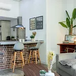 Cosy In The Old Town Near Garibaldi Square דירה *
